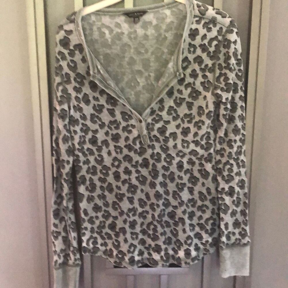 Lucky Brand leopard Gray distressed thermal long sleeve top size M